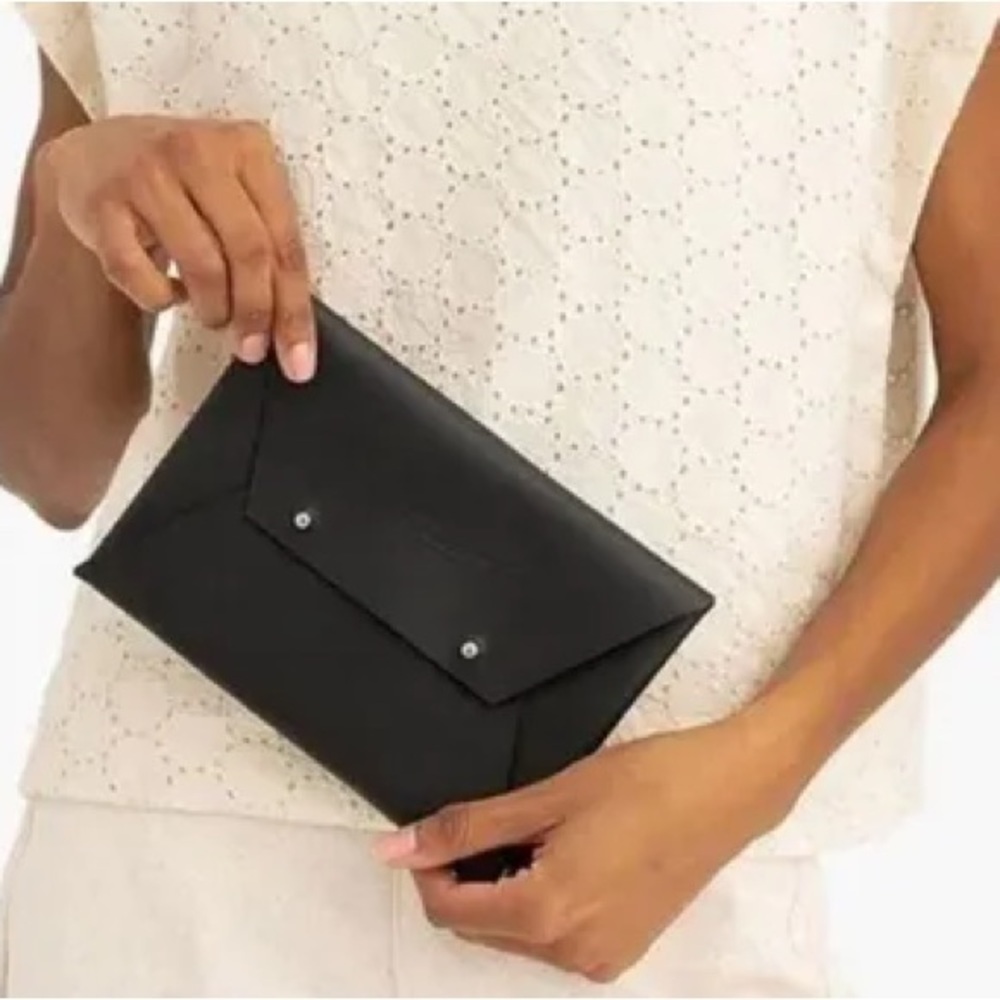 Tribe Alive Black Leather Clutch Wallet